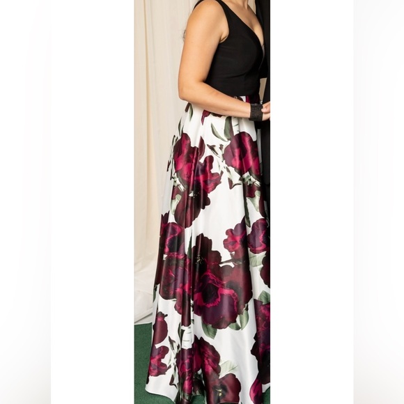 Prom Dress (BANite from MelanieLyne & Laura Canada) - Picture 3 of 3